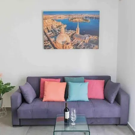Centeraly Located Cozy In * Gzira